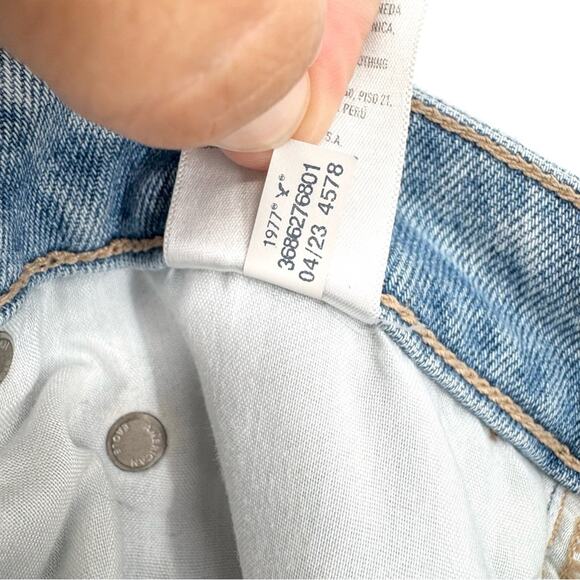 AE American Eagle Strigid Low Rise Baggy Wide Leg Distressed Light Wash Size 18S - Picture 16 of 16